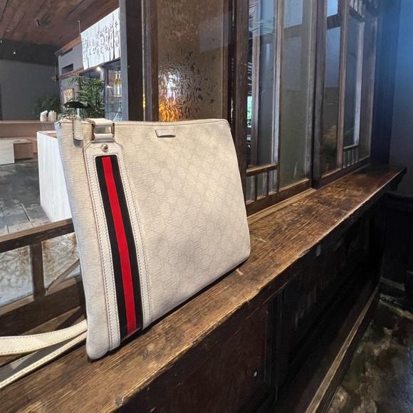 💯 Authentic GUCCI
White GG Coated Canvas Flat Messenger Bag Nautical ⚓️ - Picture 9 of 17